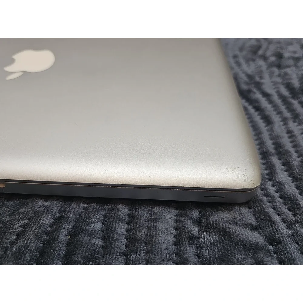 2009 Apple MacBook 13'' Core 2 Duo 2.53GHz 4GB RAM 250GB HD **parts